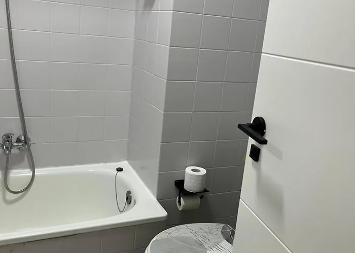 Universidad Piso Artur Ii * Ουρένσε